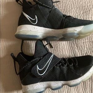Nike Shoes - Nike LeBron James basketball shoes Nike Shoes - Nike LeBron James basketball shoes